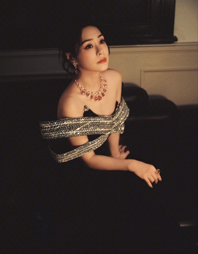 Phát hiện đối tượng được “ngọc nữ” bao nuôi: Ở siêu biệt thự, hàng hiệu dát đầy người- Ảnh 6.