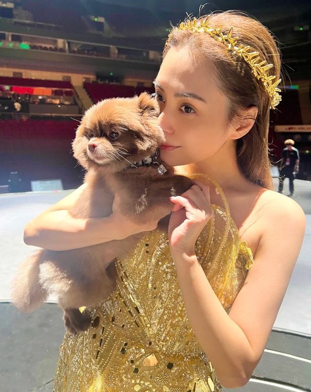 Phát hiện đối tượng được “ngọc nữ” bao nuôi: Ở siêu biệt thự, hàng hiệu dát đầy người- Ảnh 4.