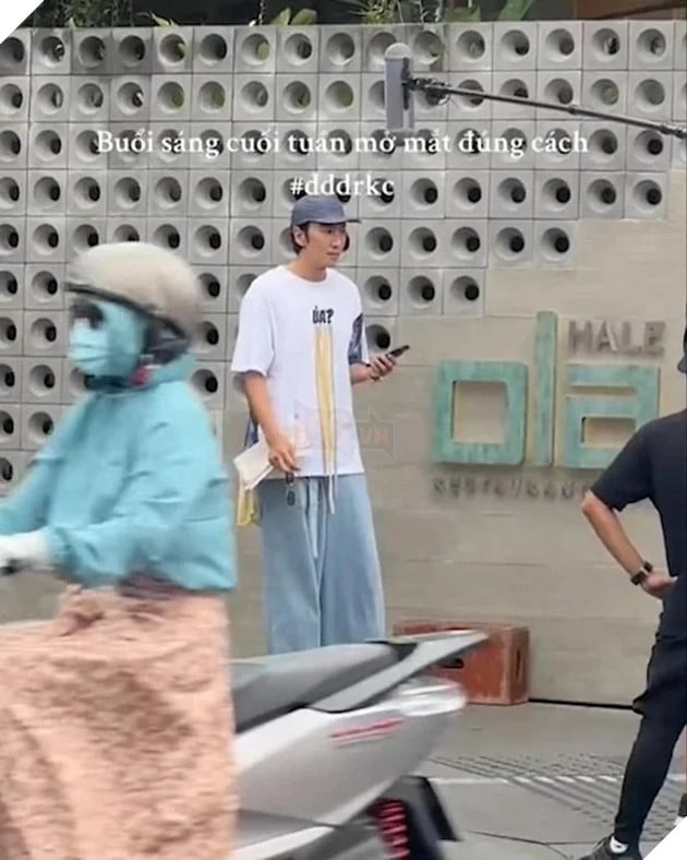 “Hoang Tu Chau A” Lee Kwang Soo Cung Hoang Ha Nen Duyen Trong Tay Anh Giu Mot Vi Sao 2 Lee Kwang Soo bị bắt gặp trên đường phố Việt Nam.