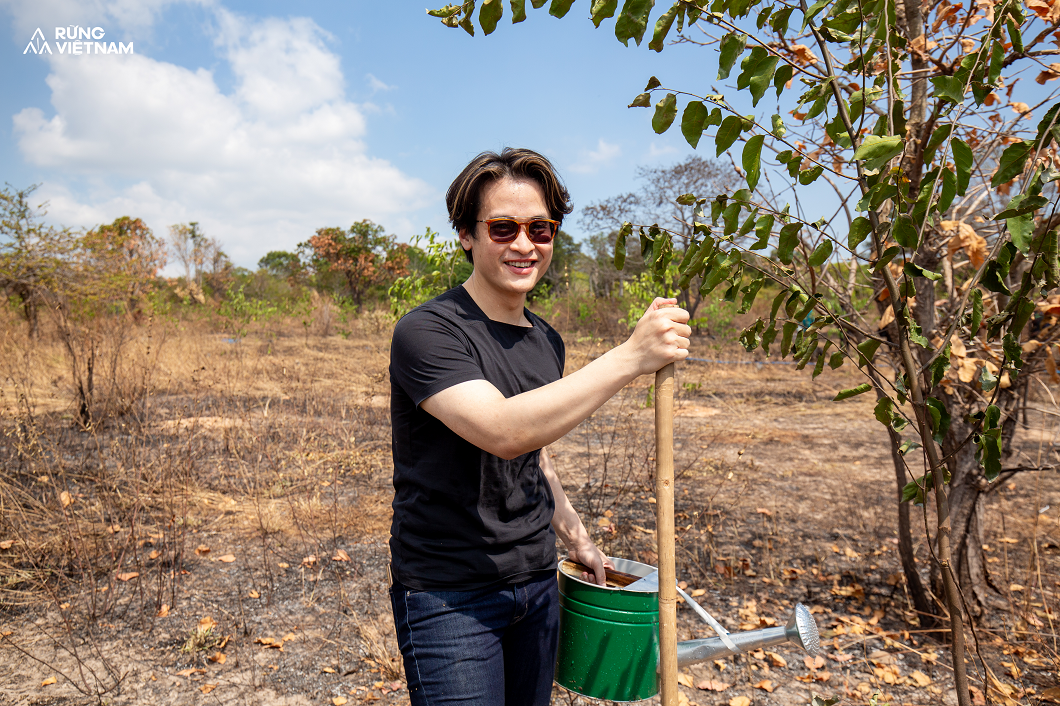 Hà Anh Tuấn tiết lộ 3 cuộc hội thoại gây xúc động mạnh khi gặp các bệnh nhi ung thư ngày giáp Tết- Ảnh 4. Hà Anh Tuấn tiết lộ 3 cuộc hội thoại gây xúc động mạnh khi gặp các bệnh nhi ung thư ngày giáp Tết- Ảnh 4.