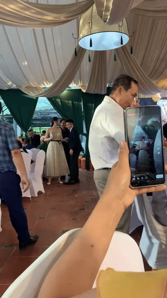 Cảnh tượng không ngờ bên trong đám hỏi của Đỗ Hà và thiếu gia tập đoàn Sơn Hải- Ảnh 1. Cảnh tượng không ngờ bên trong đám hỏi của Đỗ Hà và thiếu gia tập đoàn Sơn Hải- Ảnh 1.