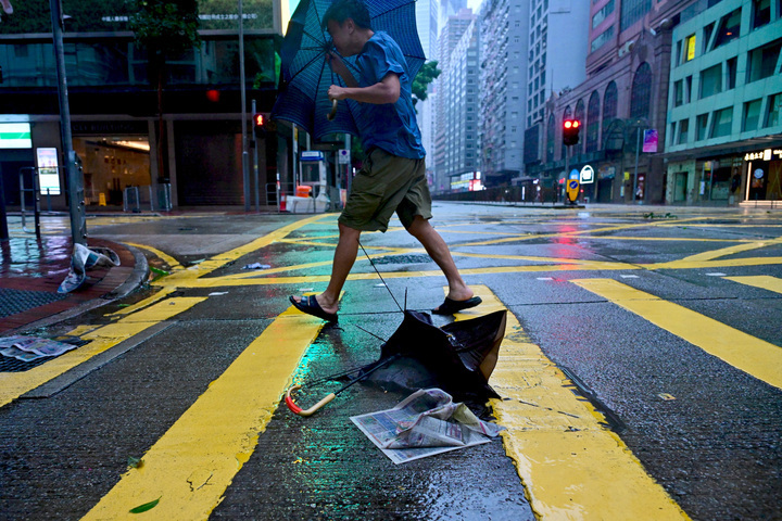 Trung Quốc nâng mức ứng phó khẩn cấp lên cấp độ III với bão Wipha- Ảnh 1.