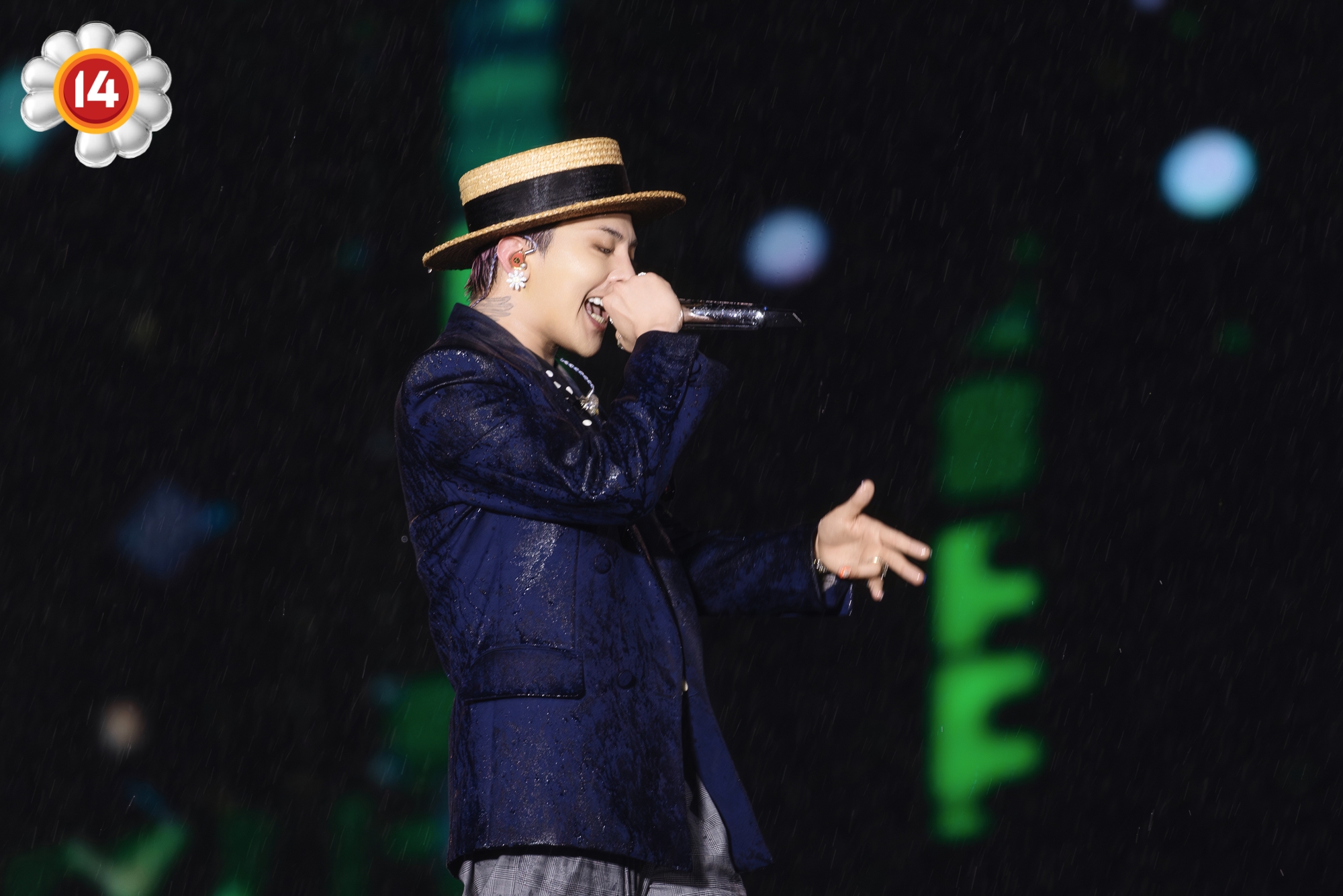 1 Chị đẹp đổ bệnh sau hàng tiếng dầm mưa quẩy trong show của G-Dragon- Ảnh 9.