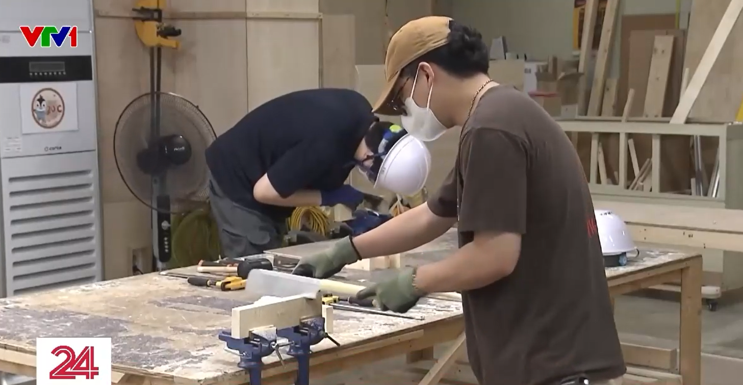 Nhiều người trẻ tại Hàn Quốc chuyển sang làm việc chân tay- Ảnh 1. Nhiều người trẻ tại Hàn Quốc chuyển sang làm việc chân tay- Ảnh 1.