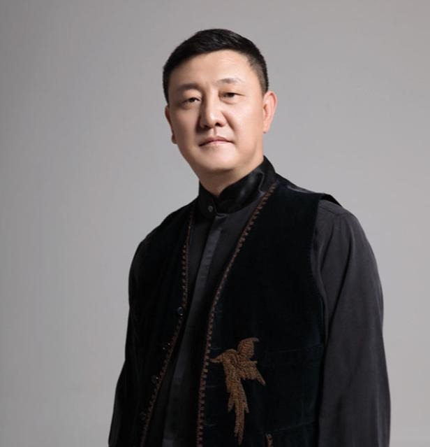 1 nam ca sĩ bị tố làm mỹ nhân kém 21 tuổi mang thai, hứa bồi thường 3,6 tỷ nhưng