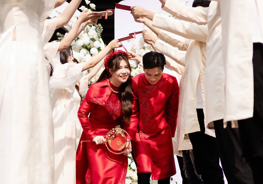 Đám cưới rộn ràng con xóm nhỏ 