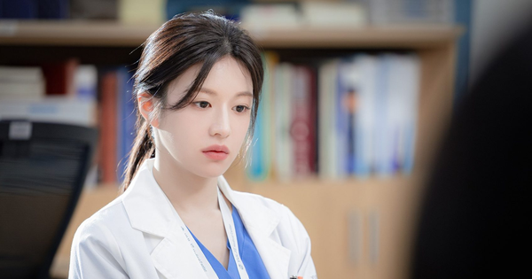 Trần đời chưa thấy bác sĩ nội trú nào đẹp vô cùng tận thế này: Nhan sắc kinh thiên động địa, hoàn mỹ không một điểm trừ harper bazaar review phim chuyen 1757573423565 17575734237581699269068 0 0 888 1696 crop 17575734499811032249347png