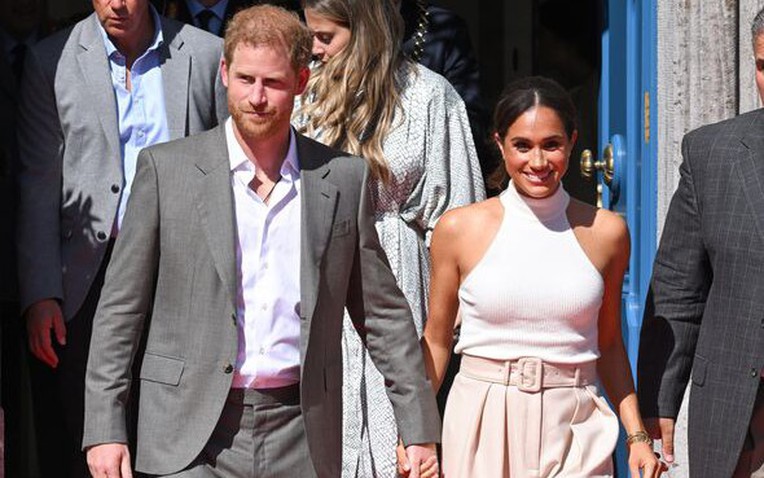 Harry và Meghan nhận cảnh báo từ chuyên gia rằng họ sẽ bị chê cười vì dự án sách mới- Ảnh 1. Harry và Meghan nhận cảnh báo từ chuyên gia rằng họ sẽ bị chê cười vì dự án sách mới- Ảnh 1.