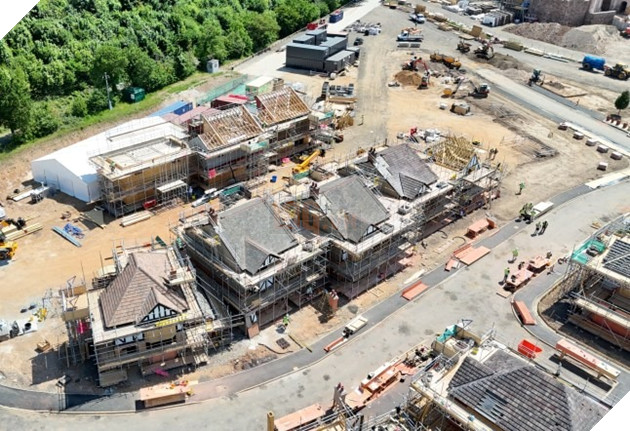 Hé Lộ Hình Ảnh Đầu Tiên Harry Potter Phiên Bản Truyền Hình Về Bối Cảnh Ngôi Nhà Ở Số 4 Privet Drive.