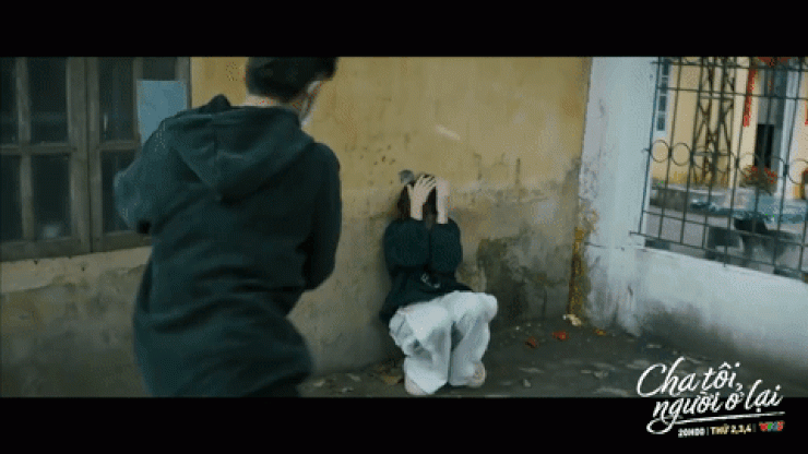 Hậu trường cảnh nữ chính 'Cha tôi người ở lại' bị ném 100 quả trứng vào người - 1