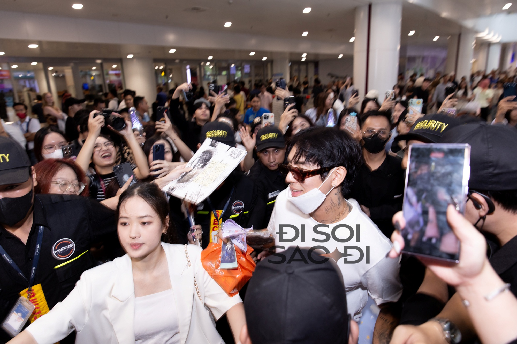 hg-1755841130056-1755841130289708886250 "Trai đẹp khiến cả sân Mỹ Đình phát cuồng" DPR Ian đội nón lá trở lại Việt Nam, biển fan chào đón "rể Việt" gây choáng! hg 1755841130056 1755841130289708886250