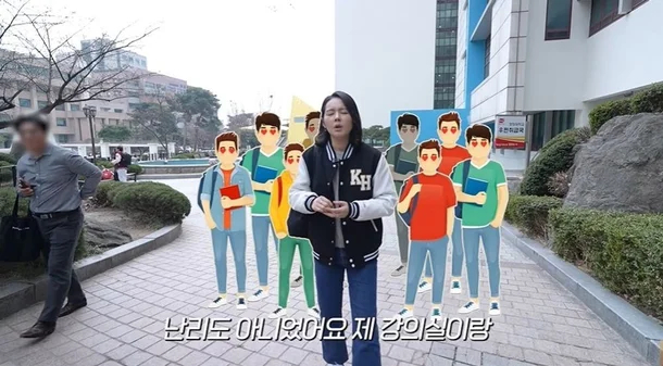 Nữ diễn viên đẹp nức nở tới mức nam sinh ùn ùn kéo tới chật kín giảng đường, bạn trai phải vội làm 1 chuyện- Ảnh 1.