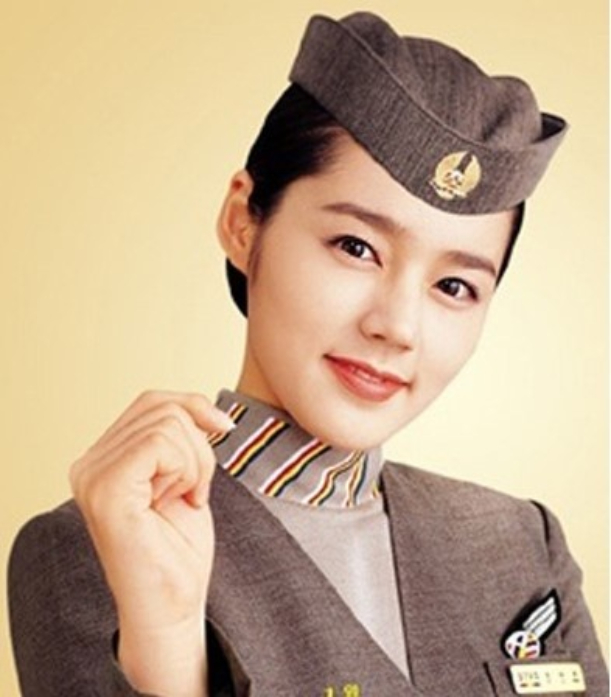 Nữ diễn viên đẹp nức nở tới mức nam sinh ùn ùn kéo tới chật kín giảng đường, bạn trai phải vội làm 1 chuyện- Ảnh 3.