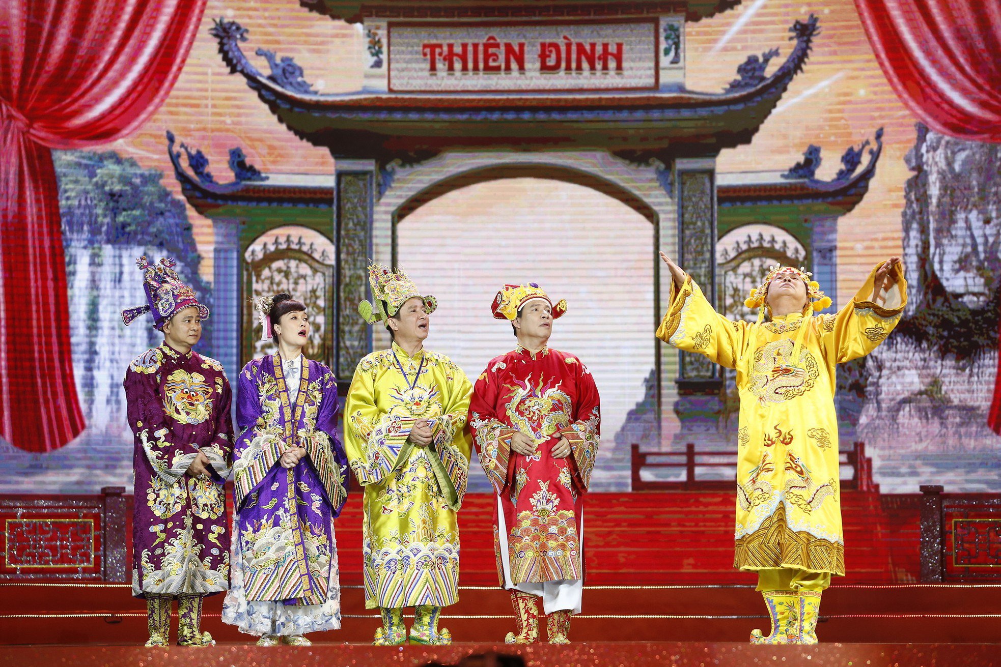 hh-0099-resize-4251-3663-1738107311-626-width1966height1311 Nhiều vấn đề xã hội nóng được đề cập một cách trực diện trong chương trình.