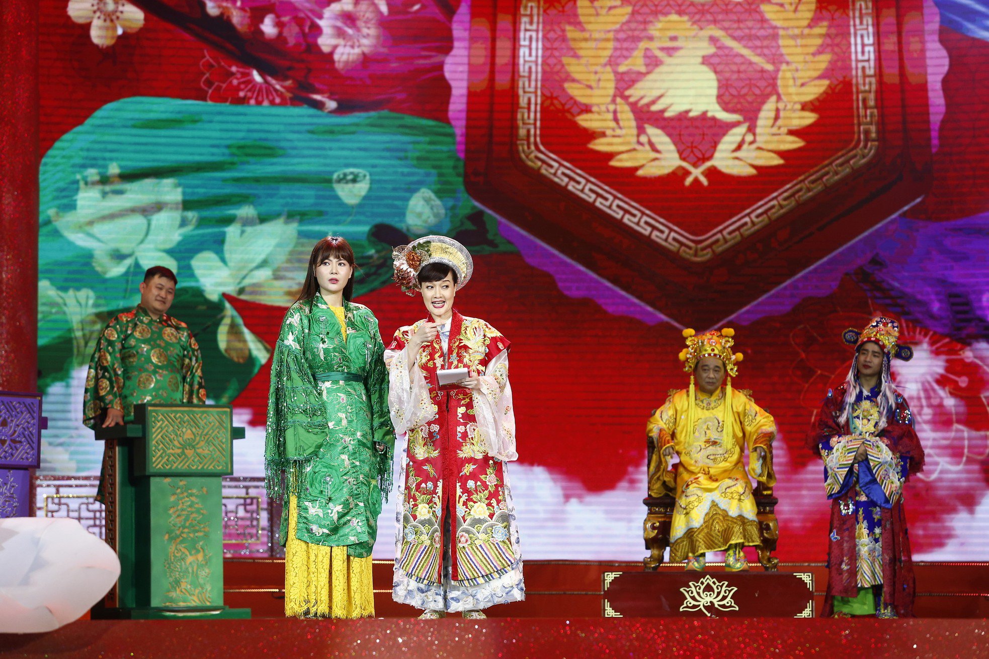 hh-0258-resize-7895-956-1738107368-234-width1966height1311 Xuyên đêm xếp hàng mua vàng, Nghị định 168 vào Táo Quân 2025 - 5