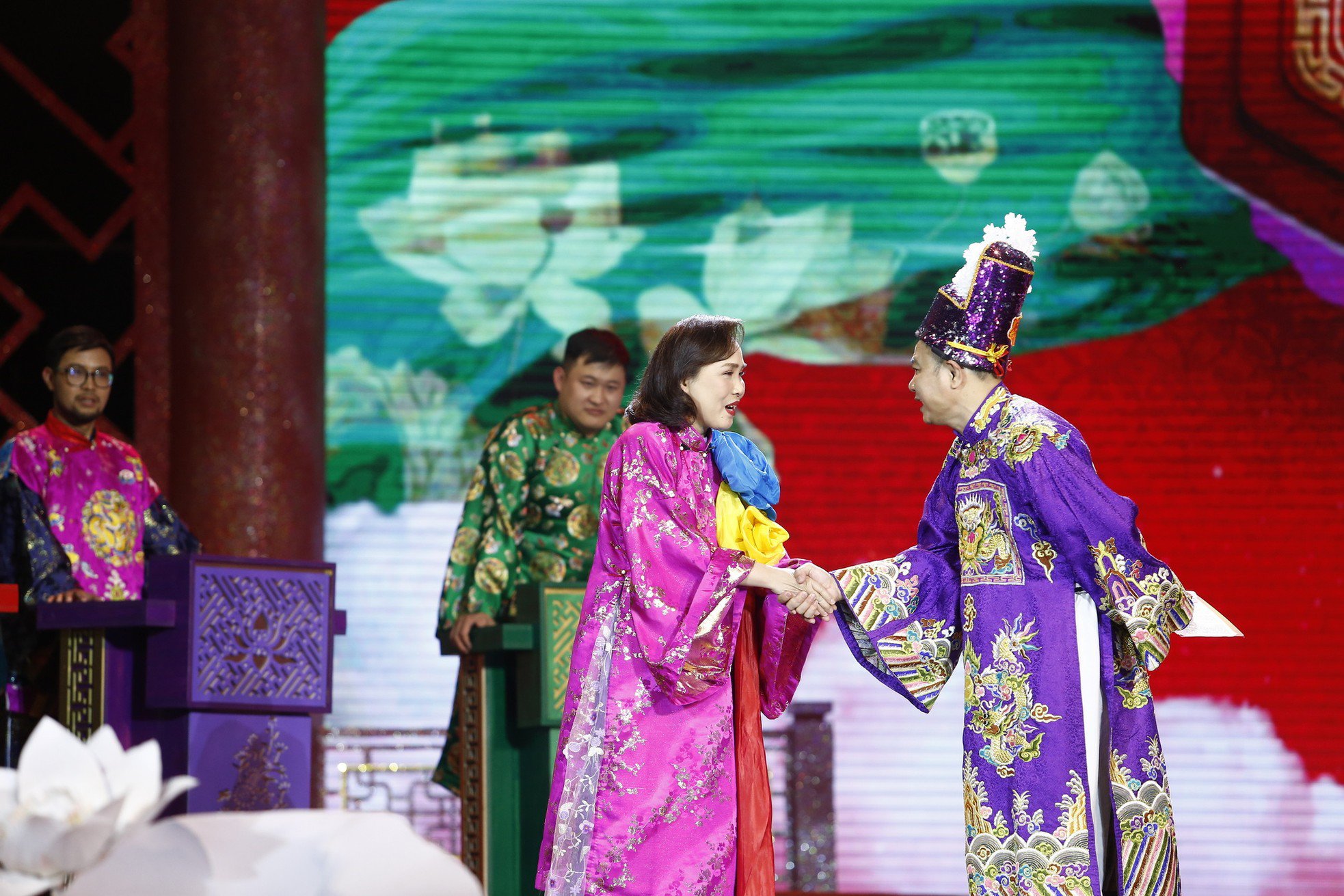 hh-0271-resize-6418-5606-1738107368-851-width1966height1311 Xuyên đêm xếp hàng mua vàng, Nghị định 168 vào Táo Quân 2025 - 7