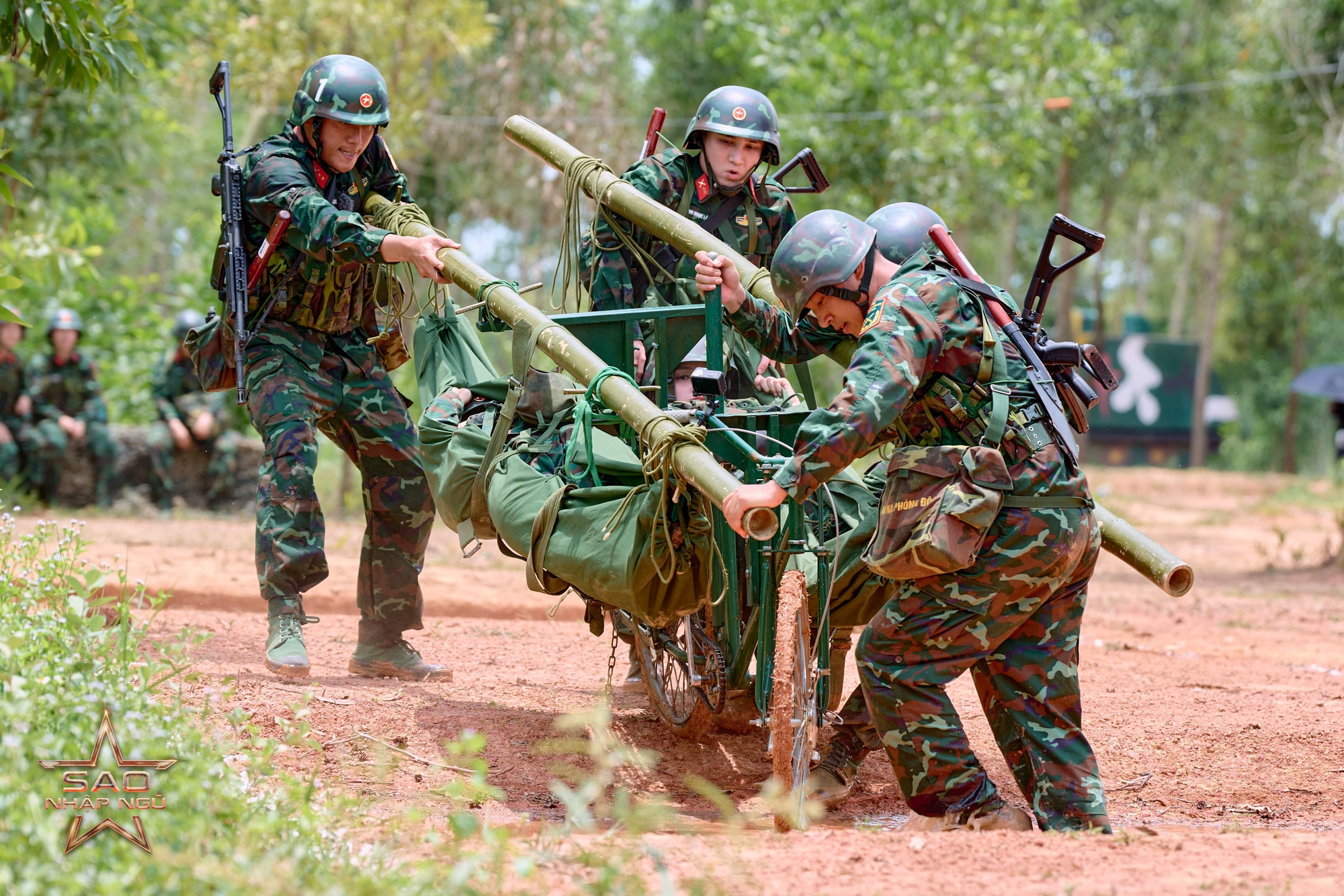 Hương Giang quá khổ!- Ảnh 1.