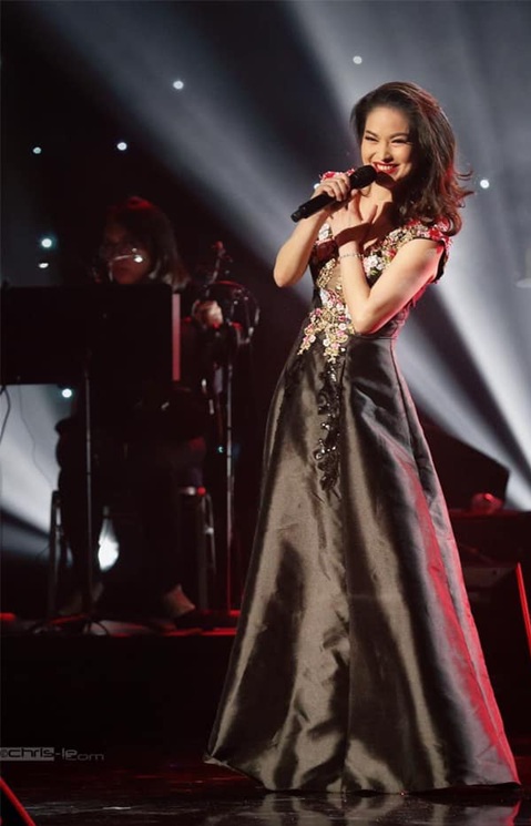 Nữ ca sĩ bị chồng ép bỏ nghề: Cuộc sống như cầm tù, không biết xã hội bên ngoài sống sao- Ảnh 2. Nữ ca sĩ bị chồng ép bỏ nghề: Cuộc sống như cầm tù, không biết xã hội bên ngoài sống sao- Ảnh 2.