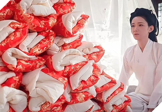 Bo Phim Bi Tay Chay Va Bien Mat Khoi Internet Vi Tinh Tiet Kho Tin Hình ảnh người mẹ ngồi bên 99 đứa con gây sốc trong bộ phim.