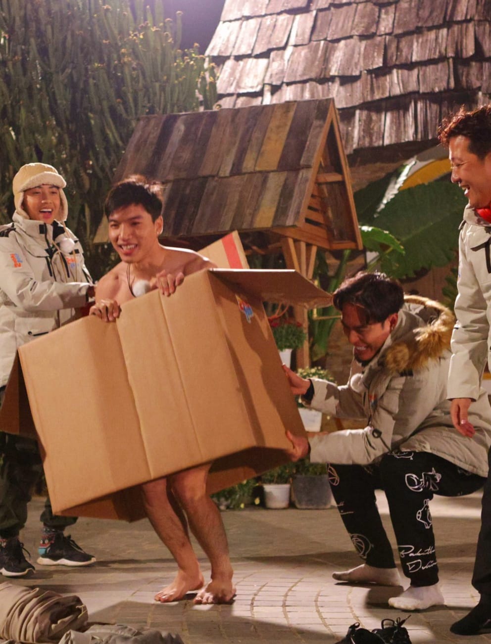 HIEUTHUHAI nói đúng 1 câu giữa tranh cãi uốn éo gợi cảm quá đà, gây phản cảm tại concert Mỹ- Ảnh 5.