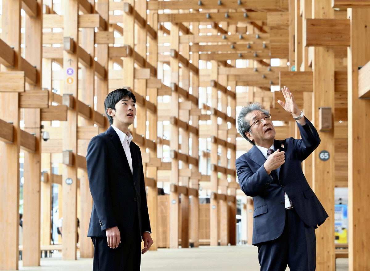 Hoàng tử Nhật Bản rạng ngời ở tuổi 19- Ảnh 6.