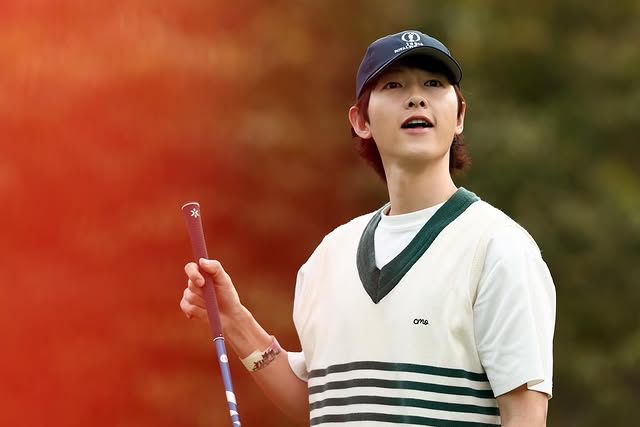 Song Joong Ki đỡ mất mặt trước Song Hye Kyo- Ảnh 1.