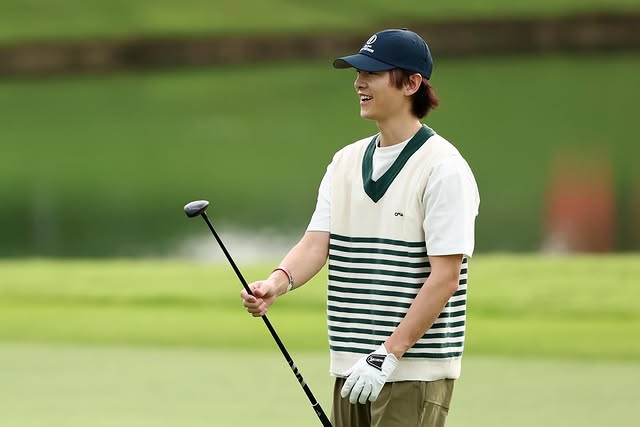 Song Joong Ki đỡ mất mặt trước Song Hye Kyo- Ảnh 3.