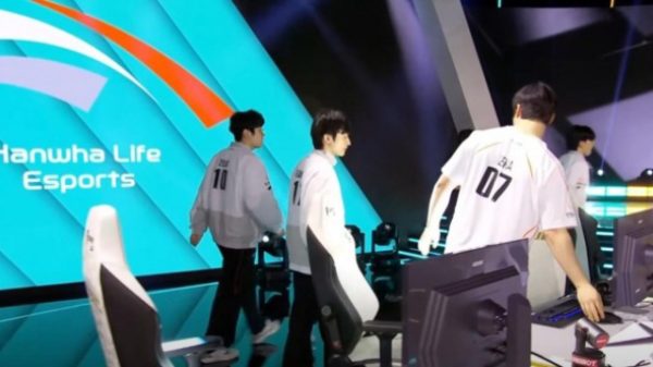 LMHT: Fandom của HLE chia rẽ sau khi đội tuyển này bị loại khỏi EWC 2025 hle thumbjpg