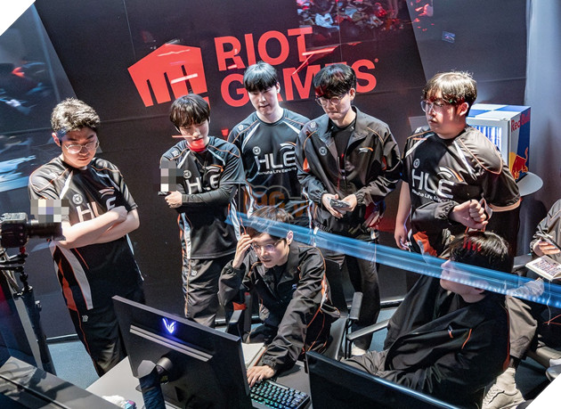 LMHT: Zeus thể hiện sự lo lắng dù cho HLE đánh bại cả T1 lẫn Gen.G