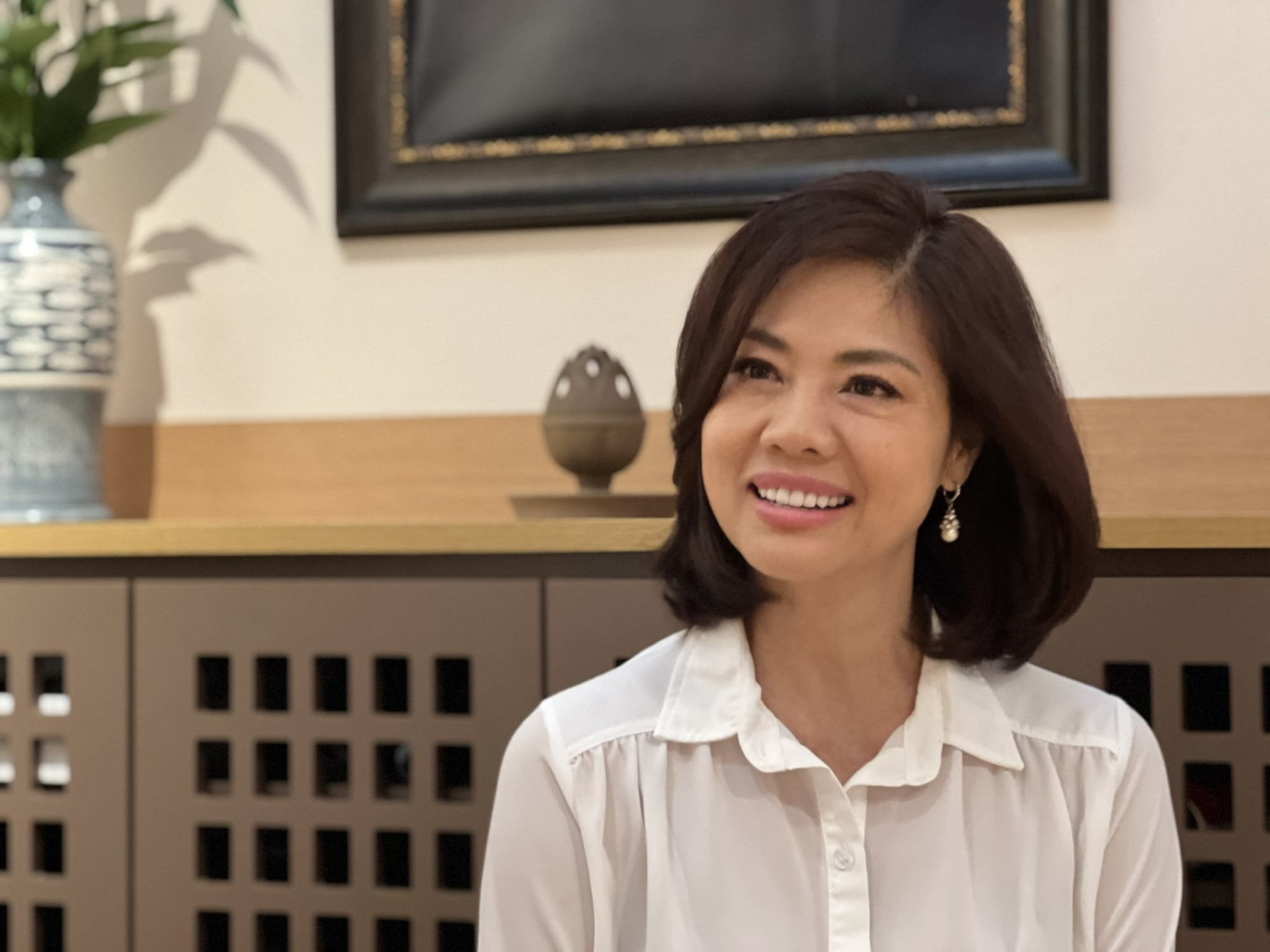 Nữ ca sĩ 3 đời chồng: Vừa ra khỏi tòa chồng cũ đã quỳ xuống xin cưới lại- Ảnh 1. Nữ ca sĩ 3 đời chồng: Vừa ra khỏi tòa chồng cũ đã quỳ xuống xin cưới lại- Ảnh 1.