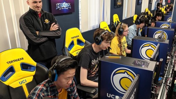 Khám phá vai trò của Coach - Người thầy của ngành Esports hlv esportsjpg