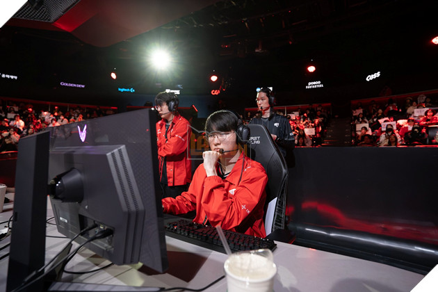 LMHT: Faker lộ rõ tài năng trở thành HLV trong tương lai nhờ vào khả năng quan sát thần sầu