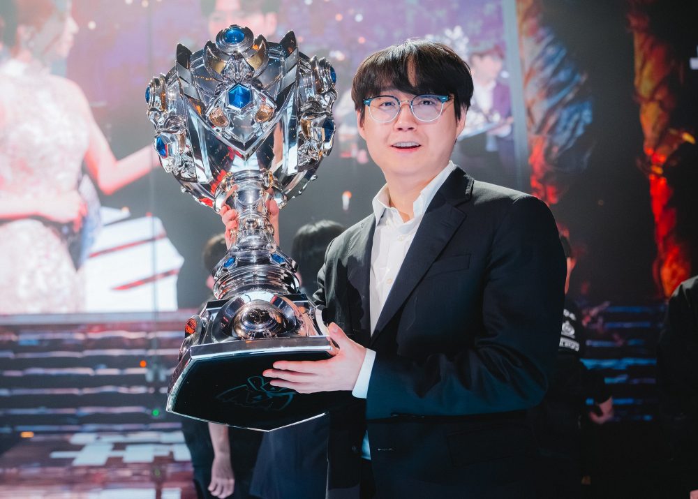 Không chỉ dàn tuyển thủ mà BHL T1 cũng lập kỷ lục lịch sử của LMHT- Ảnh 3.