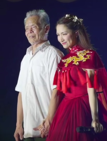 Ông nội của Hoà Minzy qua đời vì đột quỵ- Ảnh 5. Ông nội của Hoà Minzy qua đời vì đột quỵ- Ảnh 5.