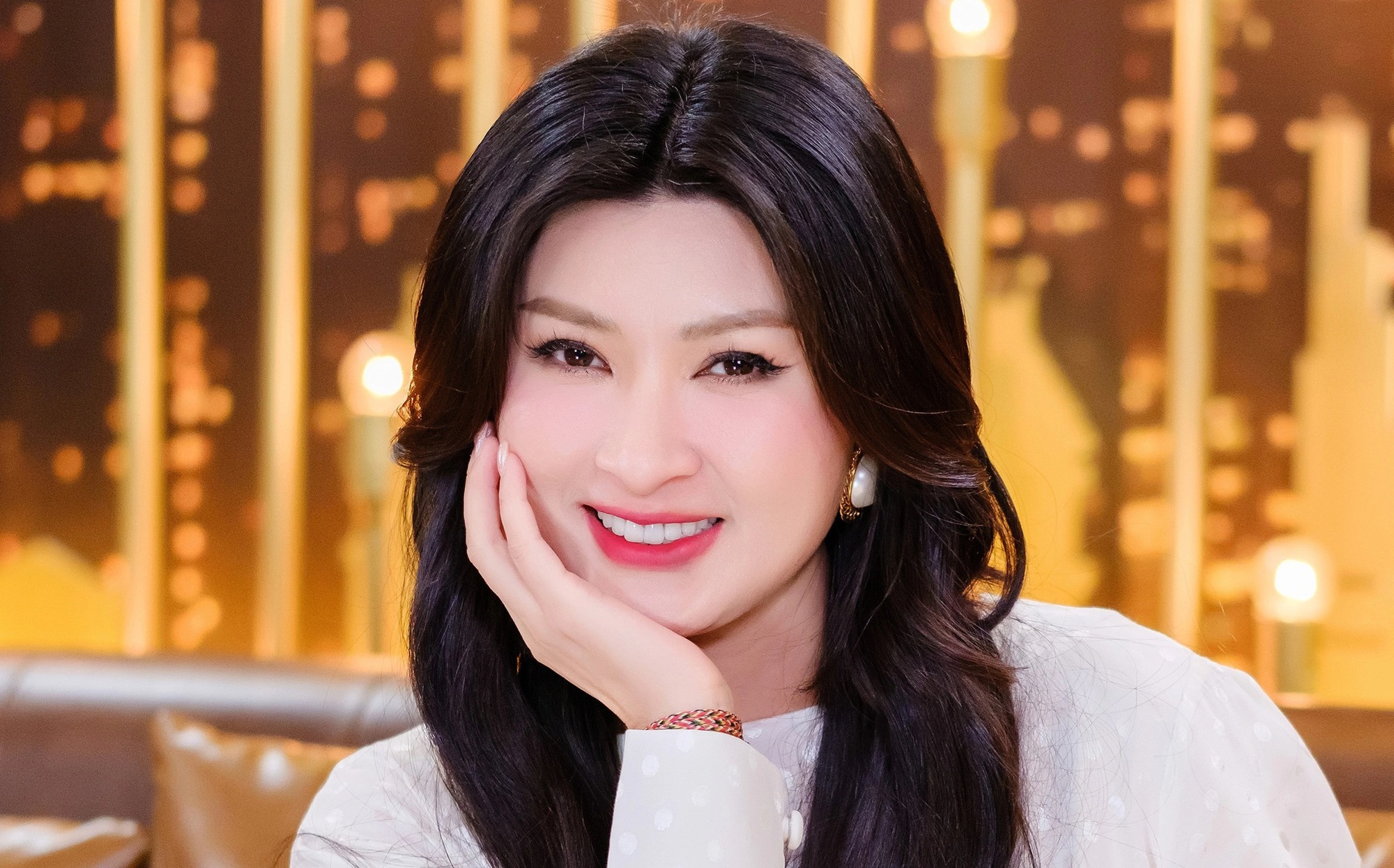 Nữ ca sĩ bị bạo hành, trắng tay, nuôi con tự kỷ: 44 tuổi mang bầu, hạnh phúc bên bạn trai- Ảnh 1.