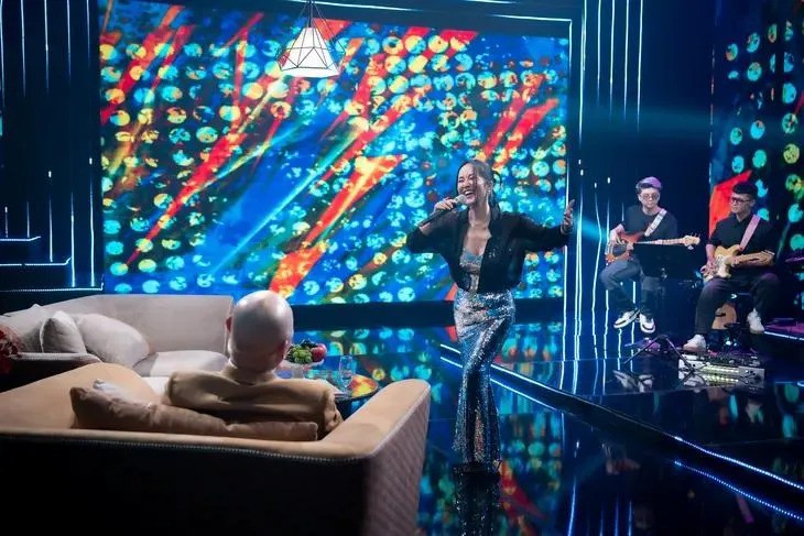 Hồng Nhung lần đầu thể hiện ca khúc Tự hỏi.