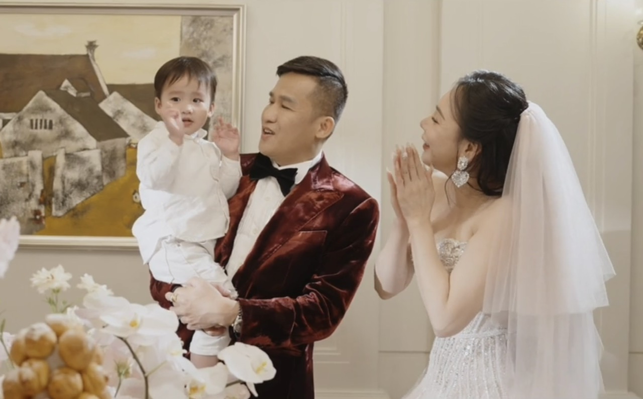 Hồ Quỳnh Hương công khai con trai trong đám cưới- Ảnh 1.