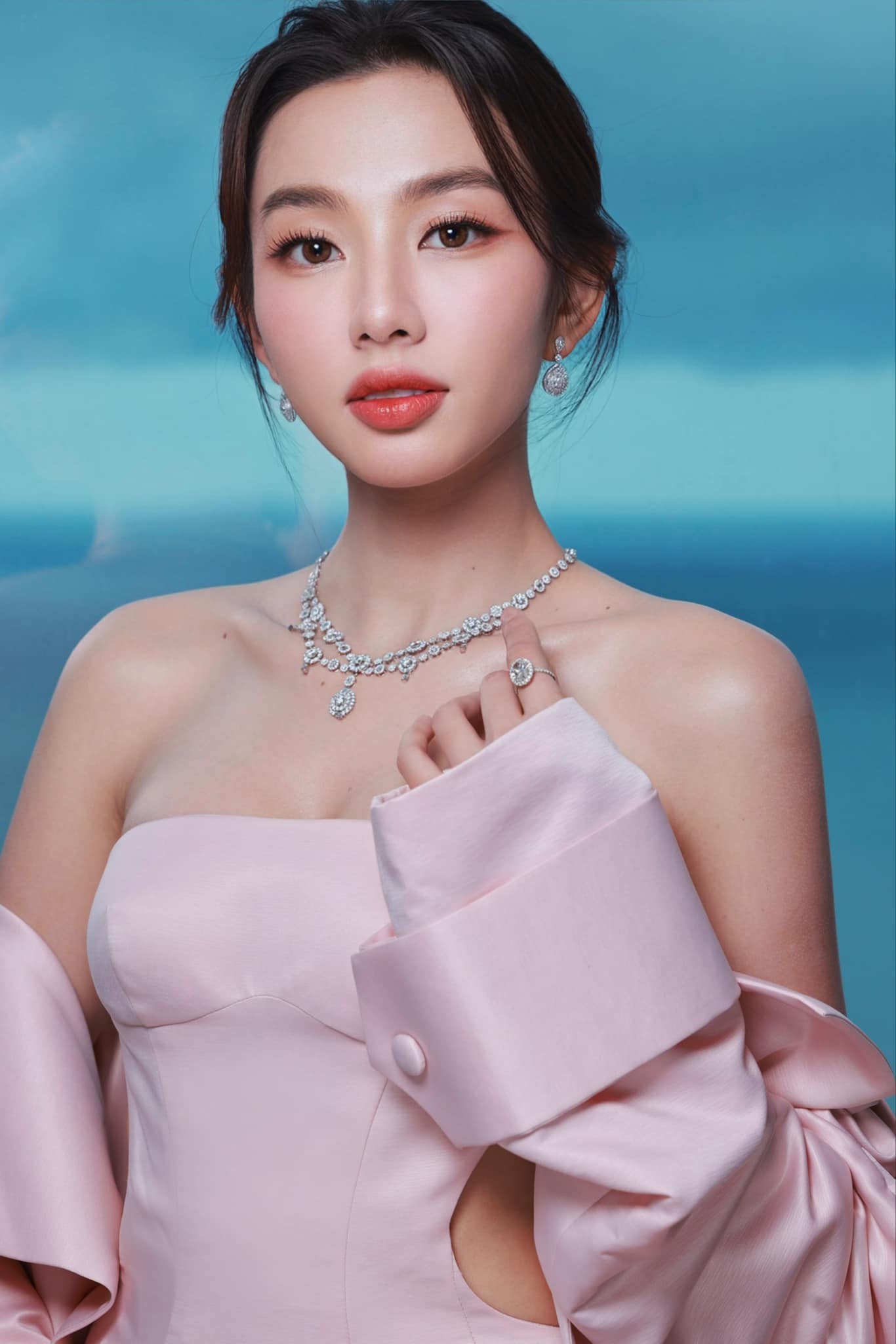 Công ty chủ quản đang ở đâu giữa lúc Thuỳ Tiên rơi vào