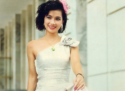 Showbiz Việt có Hoa hậu chỉ cao 1,58m: Gia thế cực khủng, sống bí ẩn bên trong biệt thự 70 tỷ- Ảnh 2.