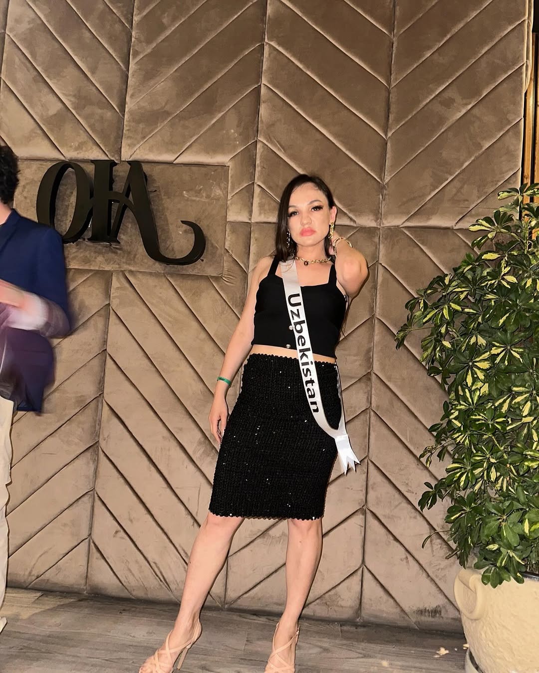 1 Hoa hậu đột nhiên múa may, uốn éo khó hiểu giữa sân khấu gây bão MXH- Ảnh 4.