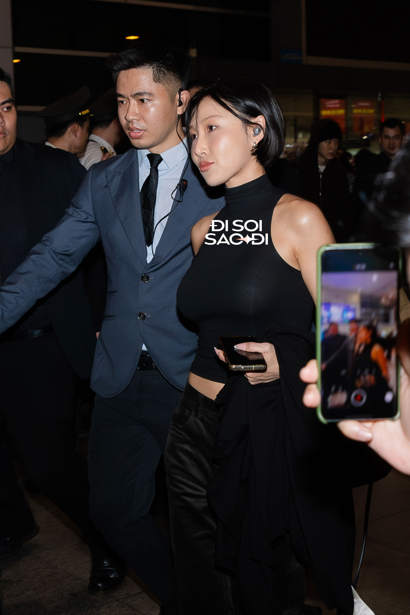 Dàn sao WATERBOMB ngày 2 đổ bộ Tân Sơn Nhất: Hwasa - EXID sexy Dàn sao WATERBOMB ngày 2 đổ bộ Tân Sơn Nhất: Hwasa - EXID sexy