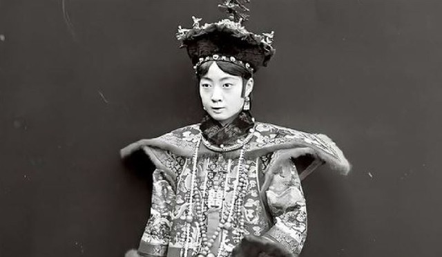 Uyển Dung bị Phổ Nghi giam trong