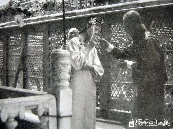 Uyển Dung bị Phổ Nghi giam trong