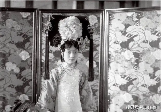 Uyển Dung bị Phổ Nghi giam trong