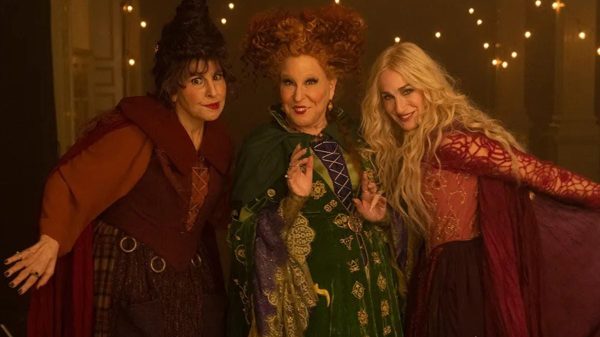 Bette Midler Bật Mí Hocus Pocus 3 Sắp Trở Lại Sau Thời Gian Dài 29 Bette Midler Bật Mí Hocus Pocus 3 Sắp Trở Lại Sau Thời Gian Dài hocus pocus32 wnlxjpg