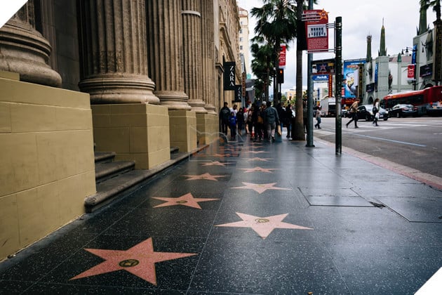 Miley Cyrus, Timothee Chalamet, Demi Moore Va Shaquille O’Neal Sap Nhan Sao Tren Dai Lo Danh vong Hollywood 2 Đại lộ danh vọng Hollywood