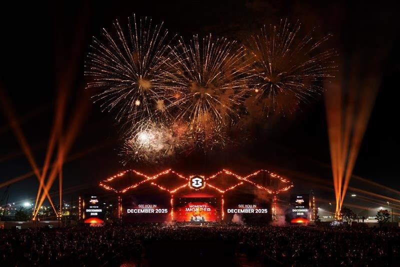 Hơn 50.000 khán giả quẩy từ chiều tới khuya ở 8Wonder - Moments of Wonder - 11