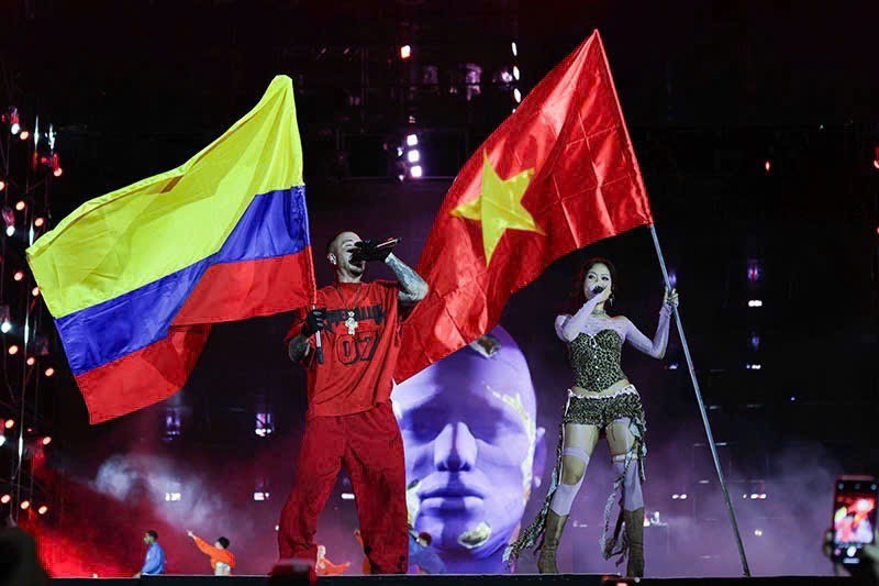 Hơn 50.000 khán giả quẩy từ chiều tới khuya ở 8Wonder - Moments of Wonder - 8