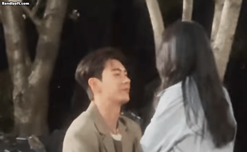 Cặp đôi Trung Quốc hôn ngọt hơn cả kẹo: Cả bầu trời chemistry ở phim mới, nhà trai bế bạn gái bằng 1 tay mới mê- Ảnh 2.