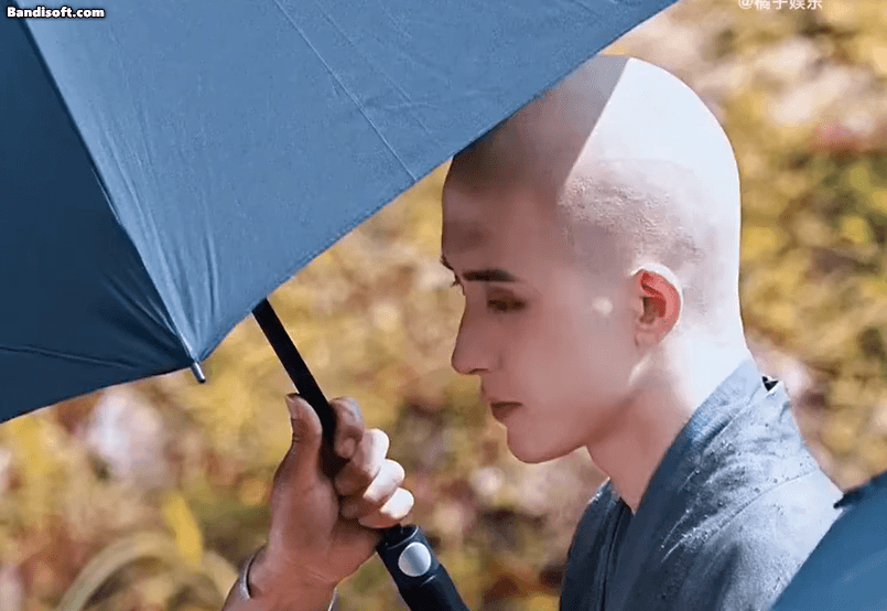 Mỹ nam Trung Quốc cạo trọc đầu làm sư vẫn đẹp mê mẩn: Nhan sắc vô đối không gì